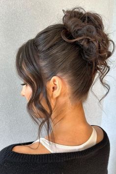 Effortless High Bun Prom Hairstyle Bun, Bun Ideas, High Updo, High Bun Hairstyles, Prom Hairstyles Updos, Elegant Bun, Prom Hairstyle