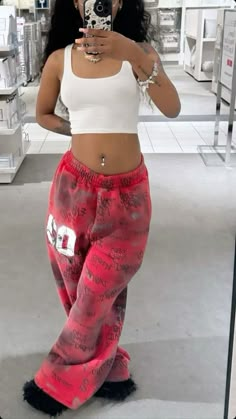 Fire Red 3s Outfit Black Women, Chill Outfit Ideas For School, Graphic Sweatpants Outfit, Baddie Fashion Aesthetic, Fly Fits For School, Cute Comfy Outfits For School Sweatpants, College Party Outfit Black Women, Chill Outfits Aesthetic, Red Clothing Aesthetic