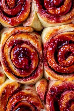 rolls filled with jam Raspberry Sticky Buns, Easy Hot Cross Buns Recipe, Jam Rolls, Easy Hot Cross Buns, Hot Cross Buns Recipe Easy, Jam Roll, Cross Buns Recipe, Sticky Buns Recipes