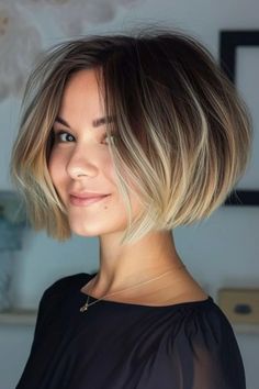 Gerader Bob: 56+ angesagte Schnitte für einen klassischen Look - hairtastic.de Blonde Bob Styles, Baliage Bob, Balayage Hair Bob Short, Blonde Bobs Fine Hair, Bob With Lowlights, Balayage Bob Hair, Jaw Length Bob, Blonde Short Bob, Bob Balayage