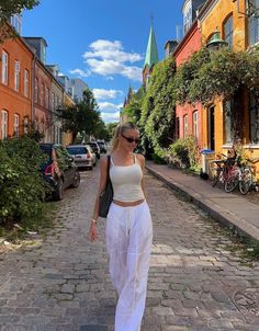 Portugal Outfits Summer, Portugal Summer Outfits, France Aesthetic Outfit, Europe Fits, Amsterdam Outfit, Portugal Summer, Spain Outfit, Amanda Marie, European Summer Aesthetic