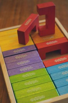 the wooden blocks are arranged in different colors