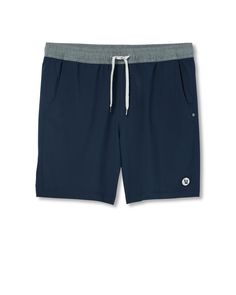 One short for every sport, the Kore Shorts have a classic athletic fit, falling just above the knee with an anywhere and everywhere versatility. This option is great for guys who love our traditional Kore Short but don’t want the built-in liner. | Vuori Kore Unlined Shorts | Ink | XXL Vuori makes premium performance apparel inspired by the active Coastal California lifestyle; an integration of fitness, surf, sport, and art. Breaking down the boundaries of traditional activewear, we are a new per Casual Shorts For Men, Coastal California, California Lifestyle, California Coastal, Black Camo, Athletic Outfits, Floral Shorts, Performance Outfit, Casual Fall Outfits