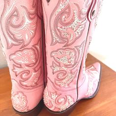 Never Worn Brand New Corral Size 9 Custom Swarovski Bling. Narrow Pointed Toe. Wedding Shoes Boots, Custom Boots, Wedding Board, High Top Shoes, Top Shoes, Shoes Heels Boots, Wedding Shoes, High Top, Cowboy Boots