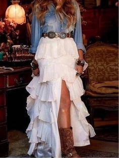 Mode Country, Long Tiered Skirt, Look Boho Chic, Mode Kimono, Bridal Skirts, Looks Country, Mode Boho, Long Skirts, Beautiful Skirts