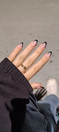 Black Almond Tip Nails, Black Tip Oval Nails, Black Tips Almond Nails, Acrylic Nails Black Tips, Short Almond Black French Tip, Almond Nails With Black Tips, Black Tip Acrylics, Black French Tip Nails Almond Short, French Nails With Black Tip