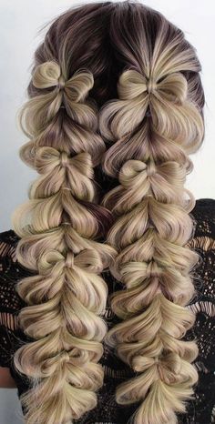 pull through bow braid, christmas hair, holiday hair ideas, festive hair ideas, christmas hair ideas, ponytail, half up christmas, new year eve hair ideas Hairstyles With A Bow, Hair Bow Diy, Short Hair For Kids, Festive Hair, Peinados Hair Styles, New Years Look, Beautiful Braided Hair, Christmas Hairstyles, Hair Stylies