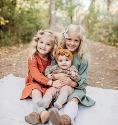 Cousin Photo Shoots, Fall Photoshoot Family, Cousin Pictures, Sibling Photography Poses, Sibling Photo Shoots, Cousin Photo, Toddler Pictures, Sibling Pictures, Sister Photography