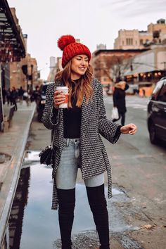 Holding A Cup Of Coffee, Daily Dress Me, Fall Fashion Coats, Style Casual Chic, Stylish Winter Outfits, A Cup Of Coffee