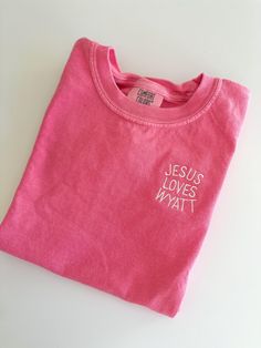 A great reminder of His love. Let your little one shine in our custom "JESUS LOVES " tee! If you are wanting a different design, more wording, or a different clothing style, please send me a message so we can discuss the details. Christian Apparel, Style Expert, Christian Clothing, Jesus Loves, Kids Tops, Custom Name, Comfort Colors, Custom Shirts, Favorite Outfit