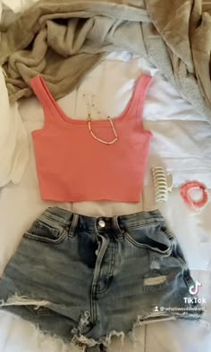 Cute Summer Outfits Pictures, Realistic Summer Outfits, Girly Summer Outfits Classy, Girly Summer Outfits Casual, Cheap Summer Tops, Cute Outfit Ideas For Summer, Surfergirl Style, Girly Summer Outfits, Mode Zara