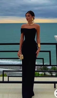 Dress For Prom Night Classy, Fancy Wedding Dresses Guest, Old Money Maxi Dress, Black Dress Silver Accessories, Elegant Graduation Outfit, Old Money Wedding Guest Dress, Black Tie Attire For Women, Black Dress Classy Elegant Long, Graduation Dress College Classy