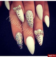 Stilleto white nail with crystals super cute and classy French Nails Glitter, Nails Almond, Bling Nails, Fancy Nails, Dope Nails