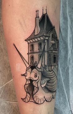 Snail With Wings Tattoo, Traditional Snail Tattoo, Traditonal Tattoo, Abstract Tattoo Ideas, Chest Tattoo Ideas, Abstract Tattoos, Healthy Bodies