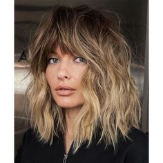 The Biggest Hair Color Trends Of Fall 2021 - Behindthechair.com Warm Balayage, Modern Shag Haircut, Choppy Haircuts, Lob Haircut, Midlength Haircuts, Medium Hairstyles, Trending Haircuts, Shoulder Length Hair