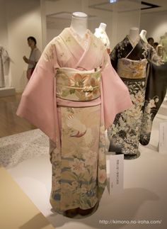 Japanese Wedding Dress, Japanese Traditional Clothing, Modern Kimono, Traditional Japanese Kimono, Kimono Yukata, Woman Suit Fashion