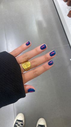 Nails Short Summer 2023, Nails With A Dot Design, Gold Nail Accessories, Fun February Nails, Nail Polish Ideas For Natural Nails, Gel On Real Nails Short, Funky Nails 2023, 90s Almond Nails, Short Nail Bed Manicure