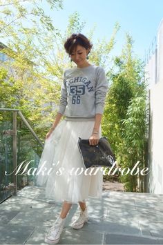 「Maki's wardrobe」の画像｜田丸麻紀オフィシャルブログ Power… ｜Ameba (アメーバ) Skirt And Sneakers, Causal Outfits, Korean Girl Fashion, Weekend Style, Comfy Fashion, White Skirt, Japan Fashion, Girly Fashion