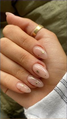 Trendy Spring Nail Inspiration to Inspire Your Next Mani 2024 | Spring Nails 2024 Trends Rounded Almond Shaped Nails, Subtle Gold Nail Design, Minimalist Celestial Nails, Cute Natural Almond Nails, Classy Bday Nails, Basic Nail Inspiration, Neutral Almond Nails With Design, Aura Nail Designs Almond, Persian Nails