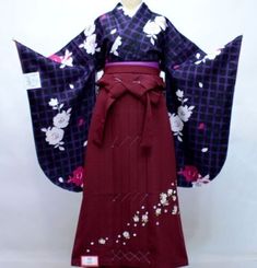 ad eBay - Find many great new & used options and get the best deals for Furisode Kimono & Hakama & Obi sash set L Size Brand New Black Red at the best online prices at eBay! Free shipping for many products! Hakama Women, Kimono Hakama, Japanese Kimono Fashion, Obi Sash, Furisode Kimono, Kimono Set, Art Outfits, Kimono Design, Anime Inspired Outfits