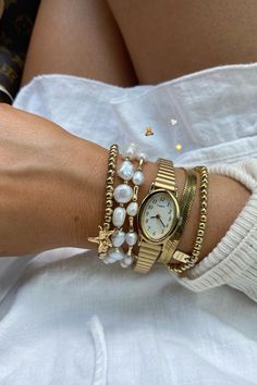 gold pearl watch jewelry stack Gold Girl, Jewelry Lookbook, Stacked Jewelry, Girly Jewelry, Dream Jewelry