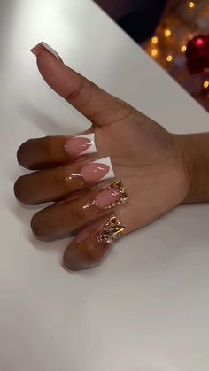 White Short Duck Nails, Short Gold Acrylic Nails, Gold Duck Nails, Nail Ideas Black Women, Girly Acrylic