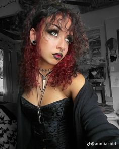 Vampire Hair, Dark Makeup Looks, Gothic Hairstyles, Goth Hair, Black Makeup