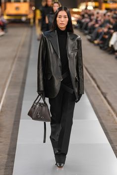 Tod's Fall 2024 Ready-to-Wear Runway, Fashion Show & Collection Review [PHOTOS] Fall 2024 Inspo Outfits, Fall Winter 2024 Trends, Fall 2024 Runway, Fall 2024 Ready To Wear, Runway Fall Winter 2023 2024, Pre Fall 2024 Runway, Dior Autumn-winter 2023-2024 Show, Paris Fashion Week Street Style