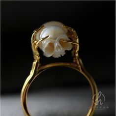 Unique Design Golden Color Imitation Pearl Skull Adjustable Ring Funny Headache Braincase Hand Pearl Skull, Bijoux Art Nouveau, Gold Skull, Bohol, Natural Pearl, Skull Ring, Dream Jewelry