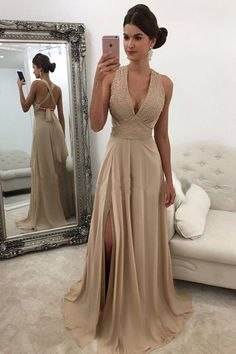 Este vestido puede ser hecho a medida, no hay ningún costo adicional para personalizar el tamaño y el color Champagne Prom Dresses, Champagne Prom Dress, Modest Prom, Elegant Prom, V Neck Prom Dresses, Prom Dresses 2019, Floor Length Prom Dresses, Prom Dresses Modest, Beaded Prom Dress