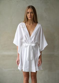 Introducing our Kimono-Style Robe! Made from premium European softened linen, this robe features wide kimono sleeves and a tie, offering a versatile one-size-fits-all design.  It's perfect for any body type and occasion. Whether you're lounging around the house, hitting the beach, or wearing it as a bridal robe, this piece radiates luxury. The soft, natural linen feels wonderful against your skin, making you feel effortlessly elegant wherever you go! Details:  - wide sleeves - Lenght - material: Robe For Women, Women Kimono, Linen Wedding, Linen Robe, Mode Kimono, Gown Bridal, Bridal Robe, Wedding Robe, Wedding Linens