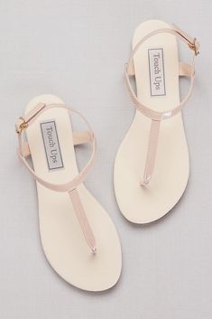 Fashion Sandals Flat, Coral Sandals, Pretty Sandals, Fashion Shoes Heels, Simple Sandals, Shoes Heels Classy, Fashion Shoes Sandals, Sandals Outfit, Fashion Slippers