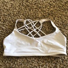 Basically Brand New, Still Very White Lululemon Free, Lululemon Bras, Girly Outfits, Sports Bras, Women's Intimates, Lululemon Athletica, Sports Bra, Color White, Size 12