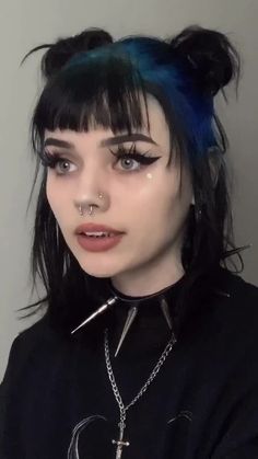 Hair Styles Goth, Goth Haircut, Xowie Jones, Blue Roots, Short Grunge Hair, Goth Hair, Alternative Makeup, Alternative Hair, Dye My Hair