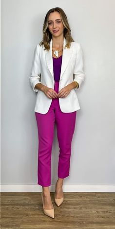 Boat Neck Blouse Outfit, Pink Dress Office Outfit, Pink Suit Pants Outfit Women, Office Outfits Women Spring 2023, Summer Work Clothes Casual, Colourful Office Outfits Women, Business Outfits Women Colorful, Colorful Office Outfits Women, Blazer Fiusha Outfit