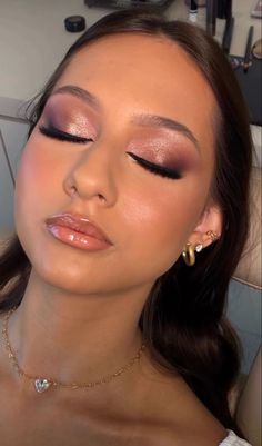 Pink And Rose Gold Makeup, Makeup For A Rose Gold Dress, Brown Pink Makeup Looks, Subtle Pink Makeup Looks, Pink Prom Makeup Looks, Rose Gold Eyeshadow Looks, Pink Eyeshadow Makeup Looks, Rose Gold Wedding Makeup, Make Rose