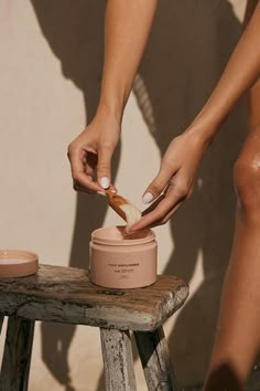 Skin Care Line Photoshoot Ideas, Exfoliating Body Scrub Aesthetic, Tanning Product Photography, Bath And Body Product Photography, Body Scrub Photoshoot, Spa Product Photography, Beauty Brand Aesthetic, Lotion Photography Ideas, Bodycare Photoshoot