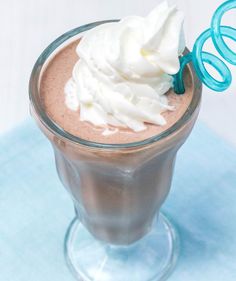 Easy Ninja Creami Chocolate Milkshake Ninja Creami Milkshake Recipe, Protein Milkshake Recipe, Healthy Chocolate Shakes, Healthy Milkshake Recipes, Pumpkin Recipes Keto, Cookies And Cream Milkshake, Milkshake Recipe Chocolate, Protein Milkshake