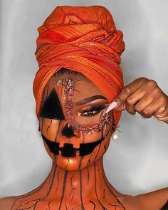 Pumpkin Looks Makeup, Spooky Halloween Makeup Looks, Cool Halloween Makeup Creative, Scary Makeup Looks Halloween Ideas, Scary Pumpkin Makeup, Cute Pumpkin Makeup, Jackolantern Makeup, Pumpkin Makeup Looks, Pumpkin Face Makeup