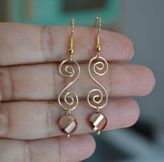 Kidney Ear Wire Earrings Diy, Wire Jewelry Designs Earrings, Elegant Beaded Wire Jewelry, Beading Jewelry Ideas, Wire Earrings Diy, Simple Wire Earrings, Wire Jewelry Ideas, Handmade Wire Earrings, Wired Jewelry