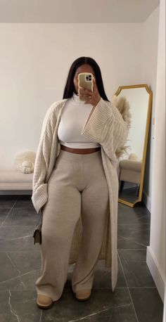 Wattpad Outfits, Plus Size Winter Outfits, Plus Size Baddie Outfits, Mode Zara, Look Plus Size, Chill Outfits, Looks Street Style, Looks Black, Aesthetic Outfit