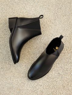 Camden Noir Passion - Bottines plates à élastique en cuir noir Flat Chelsea Boots, Oxford Platform, Fall Sneakers, Sustainable Shoes, Style Roots, European Shoes, Wedge Loafers, Chelsea Boots Women, Platform Clogs