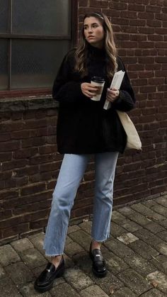 Outfit ideas   • Outfits   • Outfits aesthetic   • outfit ideas summer   • Outfit inspiration   • Outfits for school   • Instagram picture ideas Loafer Outfits, How To Wear Loafers, Chique Outfit, Loafers Outfit, Skandinavian Fashion, Looks Street Style, Mode Inspo, Outfit Inspo Fall, Looks Style