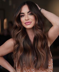 Chic Long Caramel Brown Balayage Hairstyle Vibrant Red Hair, Warm Hair Color, Auburn Balayage, Hot Hair Colors, Brown Hair Balayage, Stylish Haircuts, Balayage Brunette