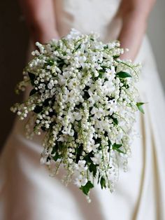 the bride's bouquet is made up of baby's breath and white flowers