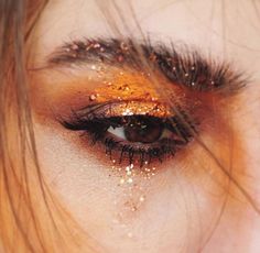 Orange Shadow, Orange Eye Makeup, Festival Makeup Glitter, Vampire Bride, Concert Makeup, Orange Makeup, Date Night Makeup, Halloween And Fall, Cute Eye Makeup