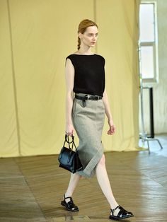 Editor's Notes The Naomi Linen Denim Skirt is a twill-patterned skirt made from a blend of linen and cotton, featuring deep slits and side pocket details on the front.- Fully lining- Side zip fastening- Belt loop- Single welt pocket on the back Measurements(in.)Size: Size (S/M)- Total Length: 31.88in. / 31.88in.- Waist: 13.38in. / 13.77in.- Hip: 16.92in. / 17.71in.- Bottom: 19.29in. / 19.29in.- Waistband Width: 1.57in. / 1.57in. Composition & Care- Fabric: 30% Linen, 40% Cotton, 30% Rayon- Dry cleaning - Hand wash in cold water- Wash separately- Do not use a dryer - Do not tumble dryDesigner- by OUI MAIS NON Linen Midi Skirt For Work, Linen Lined Skirt For Workwear, Chic Linen Fall Skirt, Fitted Linen Pencil Skirt, Pocket Detail, Skirt Pattern, 2 Colours, Denim Skirt, Color