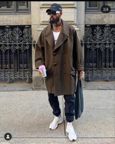 Mens Winter Nyc Fashion, Dressy Street Style, Avante Garde Mens Fashion, Newyork Streetstyle Mens, Overcoat Men Outfit Street Styles, Winter Outfits Men Streetwear, Masculinity Quotes, Mantel Outfit, Quotes Empowering