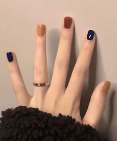 Short Grunge Nails, Nails Aesthetic Simple, Aesthetic Simple Nails, Funky Nail Ideas, Easy Nail Polish Designs, Short Nail Bed, Kutek Disney, February Nails