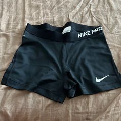 Nike Pro Workout Short Black Brand New No Tags, Brand New Size L Cheap Nike Playwear Sets, Short Nike Pro, Gym Closet, Shorts Nike Pro, Short Nike, Camilla Mendes, Workout Short, Nike Pro Shorts, Gym Outfits